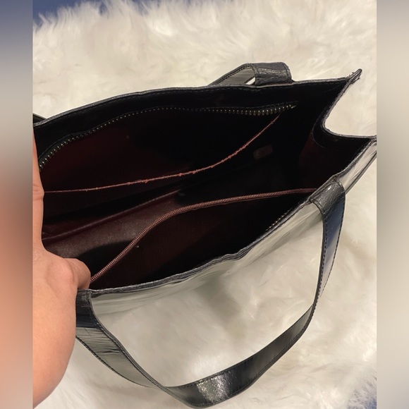 CHANEL Classic CC Black Enamel Patent Leather Tote Handbag | 5374403 - Picture 9 of 16